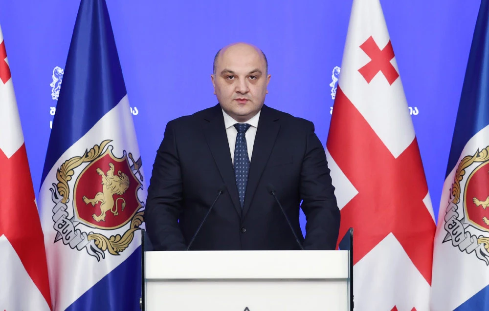 ალექსანდრე დარახველიძე - შსს-მ ათონელის სასახლესთან განვითარებულ მოვლენებზე გამოძიება რამდენიმე, მათ შორის  საქართველოს კონსტიტუციური წყობილების ძალადობით შეცვლისკენ მოწოდებისა და პოლიციელზე თავდასხმის  მუხლით დაიწყო