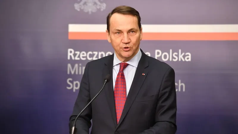 რადოსლავ სიკორსკი კრაკოვში რუსეთის საკონსულოს მუშაობის ნებართვას აუქმებს
