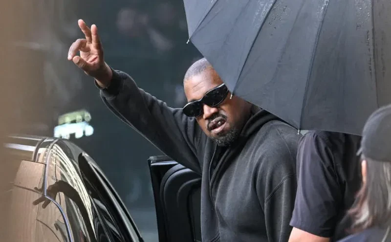 ამერიკელი მომღერალი, კანიე ვესტი (Kanye West, YE) საქართველოში ლაივ შოუს გამართავს.  კონცერტი Starring Georgia-ს მეოთხე სეზონის ფარგლებში ჩატარდება.  მომღერალი საქართველოში მსმენელის წინაშე 12 ივნისს, დინამო არენაზე, წარდგება.