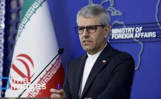 ირანის ახალი უზენაესი ლიდერი დაშავებულია, თუმცა თავს კარგად გრძნობს, - ამის შესახებ ირანის საგარეო საქმეთა სამინისტროს პრესსპიკერმა, ესმაილ ბაგაიმ იტალიურ მედიასთან ინტერვიუში განაცხადა.  „არ ვიცი მისი პირველი სიტყვით გამოსვლა როდის იქნება“, - განაცხადა ბაგაიმ.  ესმაილ ბაგაიმ მოჯთაბა ხემენეის ირანის უზენაეს ლიდერად არჩევის პროცესზეც ისაუბრა და აღნიშნა, რომ მისი არჩევა კონსტიტუციის შესაბამისად მოხდა.