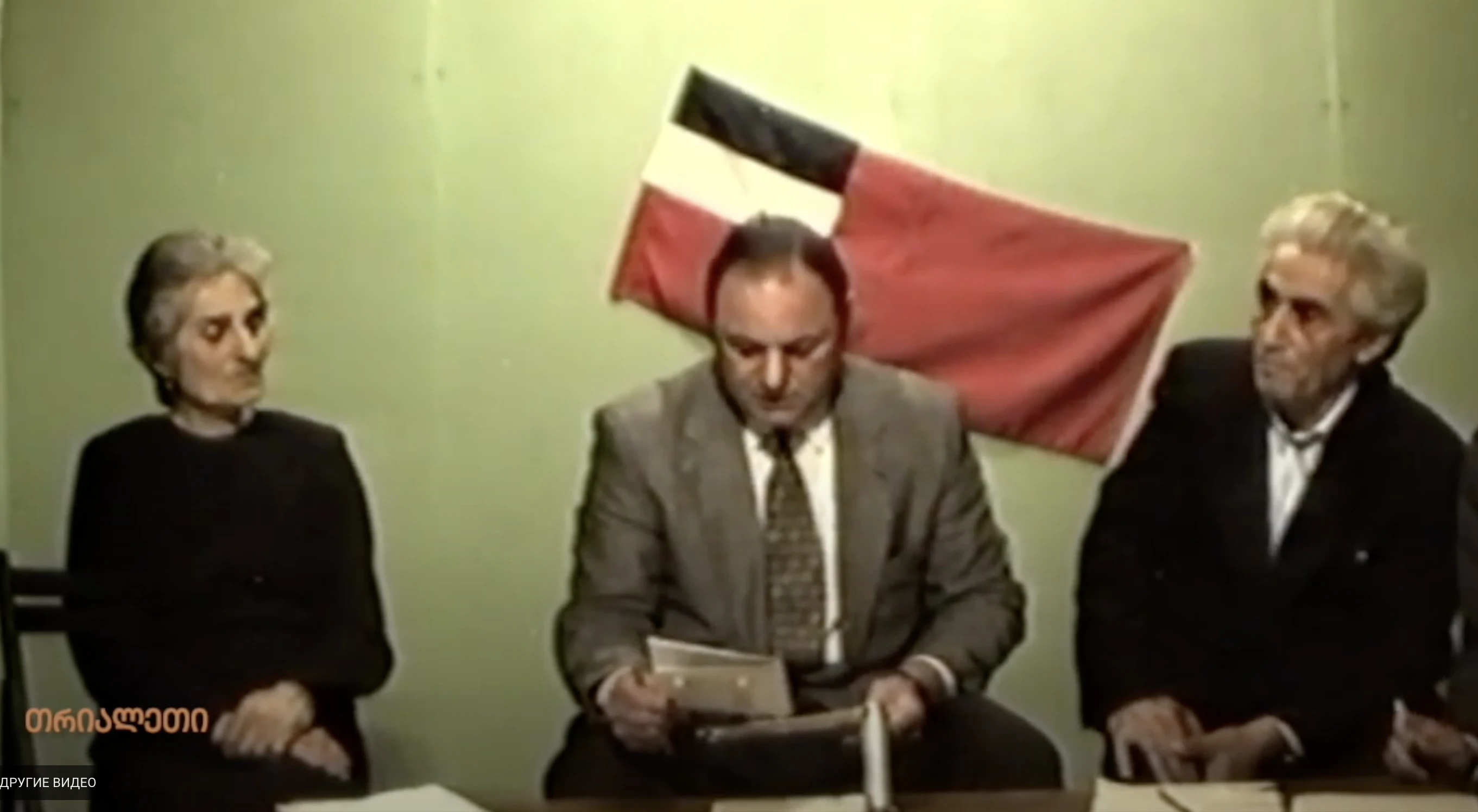 თამაზ თხელიძე, ჟენია გელაშვილი, გიორგი მექოშვილი. 1995 წ. არჩევნები. ქარელი. "თრიალეთის" არქივიდან.