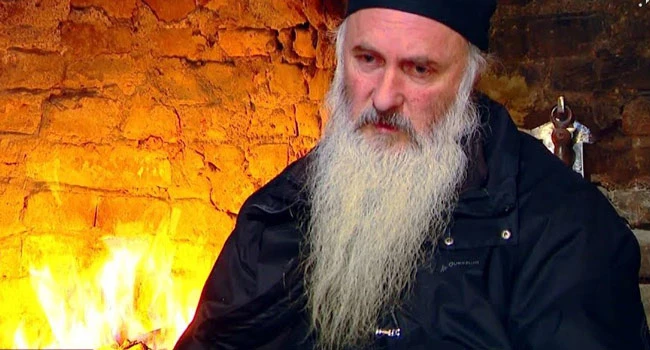 საქართველოს საპატრიარქო წმინდა სინოდისადმი ნიქოზისა და ცხინვალის მიტროპოლიტ ისაიას მიმართვას ავრცელებს, რომელშიც საპატრიარქო კანდიდატად საკუთარი კანდიდატურის დაყენების სურვილს გამოთქვამს.  როგორც ის აღნიშნავს, საეკლესიო დებულება საპატრიარქო კანდიდატისთვის ითხოვს საღვთისმეტყველო განათლებას, თუმცა, მიაჩნია, რომ საკითხის მხოლოდ ფორმალურ კუთხით განხილვა არასრულყოფილ სურათს იძლევა.  მიტროპოლიტი საკითხზე სინოდს საკუთარ ხედვას წარუდგენს.