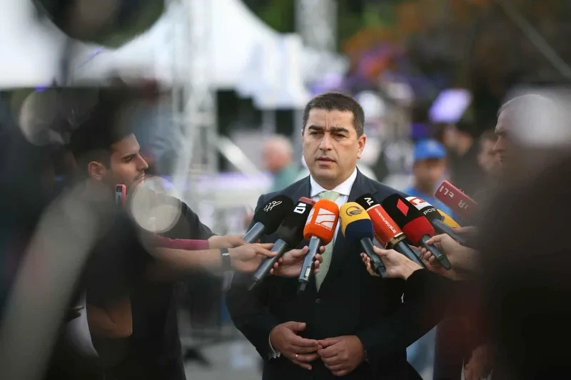 შალვა პაპუაშვილი გიორგი ბაჩიაშვილზე - ადამიანი არის ჩვეულებრივი ოსტაპ ბენდერი, რომელიც მაქინატორობს და მანიპულირებს