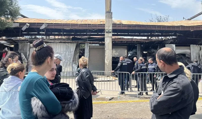ვაგზლის ბაზრობაზე გაჩენილი ხანძრის შედეგად დაზარალებულები ადგილზე თბილისის მერიის წარმომადგენლების მისვლას ითხოვენ