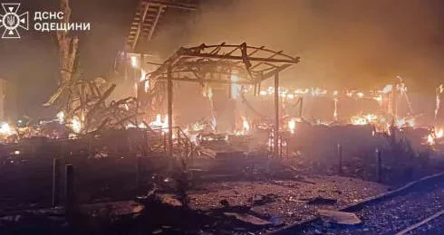 რუსულმა ძალებმა ოდესის ოლქში საპორტო და სამრეწველო ინფრასტრუქტურას შეუტიეს, რის შედეგადაც ერთი ადამიანი დაიღუპა და ორი დაშავდა, - ინფორმაციას უკრაინული მედია ოდესის საოლქო - სამხედრო ადმინისტრაციის ხელმძღვანელზე, ოლეგ კიპერზე დაყრდნობით ავრცელებს.