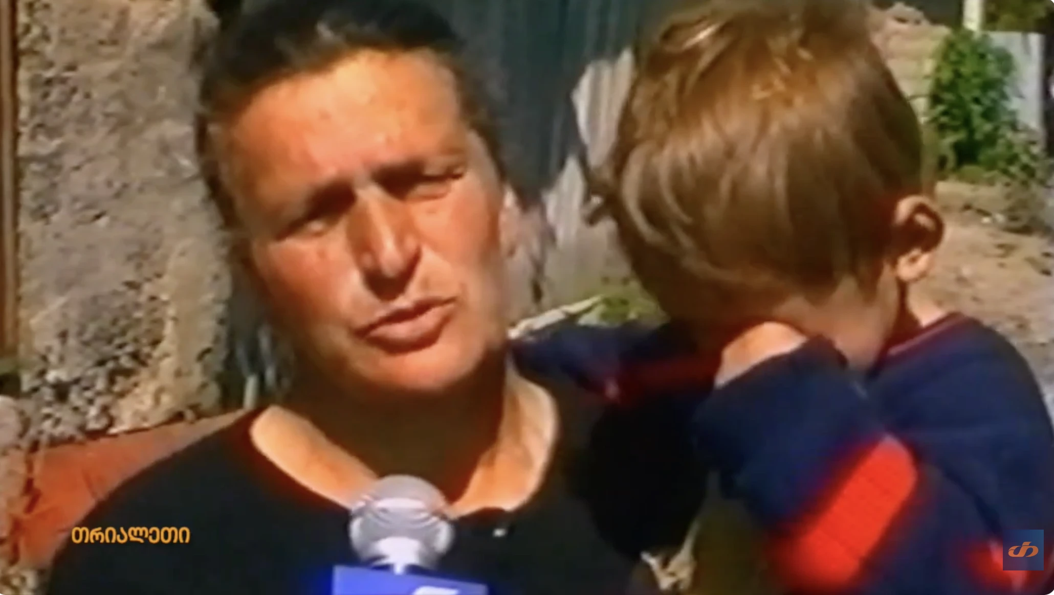 ციხე დარბაზი და ეკლესია, დანგრევის პირას.   2003 წ.  თრიალეთის არქივი.