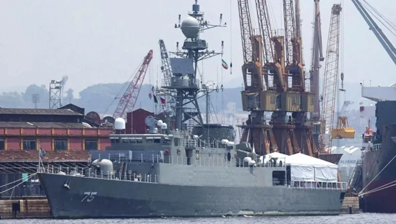 შრი-ლანკას სიახლოვეს ჩაძირული ირანული სამხედრო გემის ეკიპაჟის ნაწილის ძებნა მიმდინარეობს. არსებული დოკუმენტების თანახმად, გემზე ეკიპაჟის 180 წევრი იმყოფებოდა.  შრი -ლანკას საზღვაო ძალები ეკიპაჟის 32 წევრის გადარჩენისა და ჰოსპიტალში გადაყვანის შესახებ ინფორმაციას ადასტურებს. ეკიპაჟის 148 წევრი ამ დრომდე უგზო-უკვლოდ დაკარგულად ითვლება.