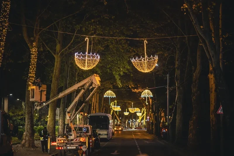 თბილისში საახალწლო განათებების მოწყობა მიმდინარეობს