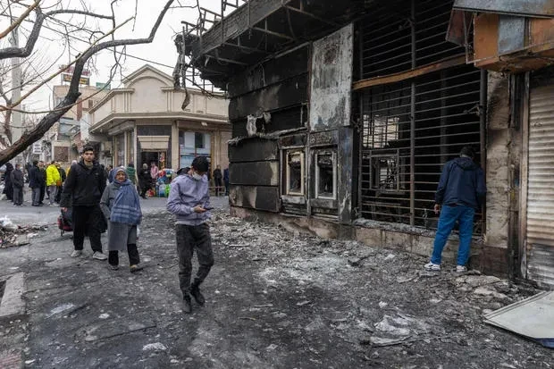 CBS News-ის ინფორმაციით, ირანში მყოფმა წყარომ მათთან დარეკვა შეძლო და შეატყობინა, რომ აქტივისტების ჯგუფები პროტესტებიდან დაღუპულთა სრული სიების შედგენას ცდილობენ, ხოლო სამედიცინო წარმომადგენლების ანგარიშებზე დაყრდნობით, დაღუპულთა რიცხვი ამ მომენტისთვის 12-დან 20 ათასამდეა.